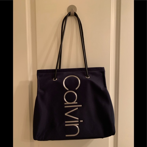 Like new Calvin Klein bag - Picture 2 of 5